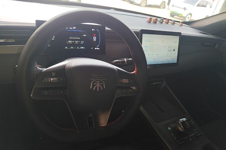 Used BYD Qin PLUS 2025 DM-i Smart Drive 55KM Leading Model Center Console