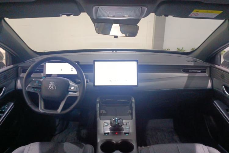 Used BYD Qin PLUS 2025 DM-i Smart Drive 55KM Beyond Model Center Console