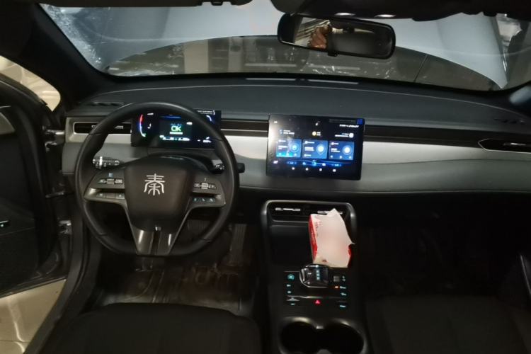 Used BYD Qin PLUS 2025 DM-i Smart Drive 55KM Leading Model Center Console