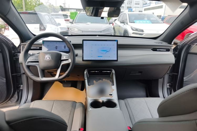 Used BYD Qin PLUS 2025 EV Smart Drive Edition 510KM Leading Model Center Console