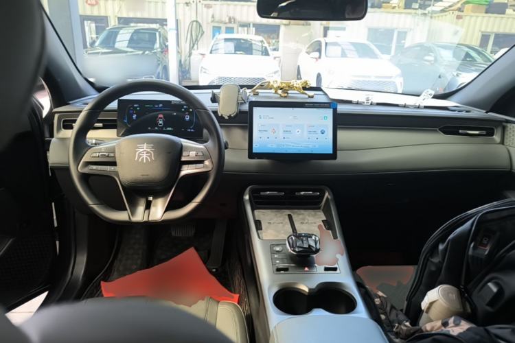 Used BYD Qin PLUS 2025 DM-i Smart Drive 55KM Leading Model Center Console