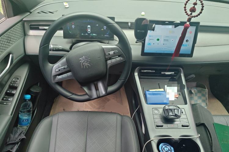 Used BYD Qin PLUS 2025 DM-i Smart Drive 55KM Leading Model Center Console
