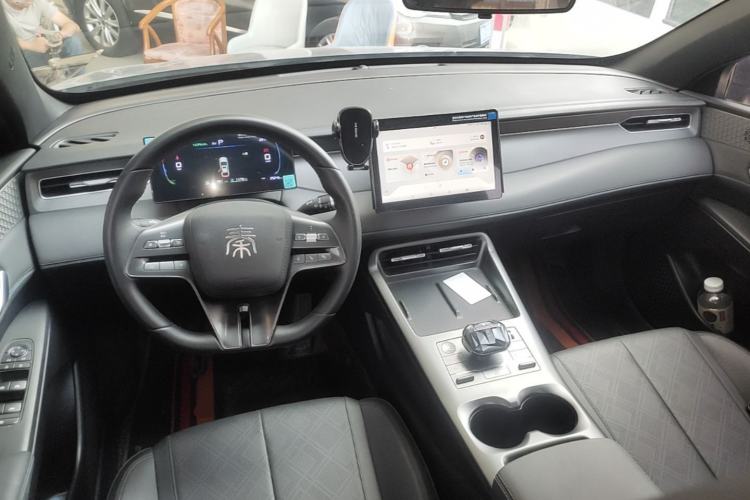 Used BYD Qin PLUS 2025 DM-i Smart Drive 55KM Leading Model Center Console