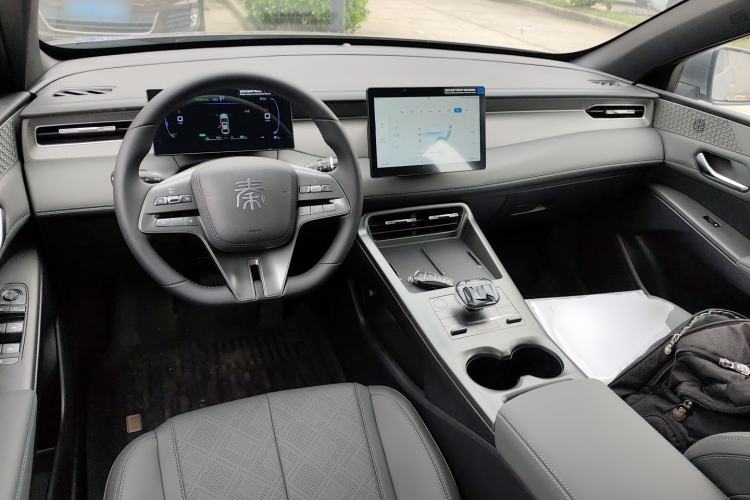 Used BYD Qin PLUS 2025 DM-i Smart Drive 55KM Leading Model Center Console
