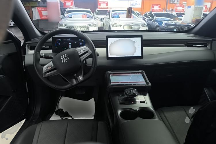 Used BYD Qin PLUS 2025 DM-i Smart Drive 55KM Leading Model Center Console