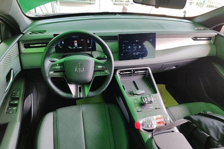 Used BYD Qin PLUS 2025 DM-i Smart Drive 55KM Leading Model Center Console