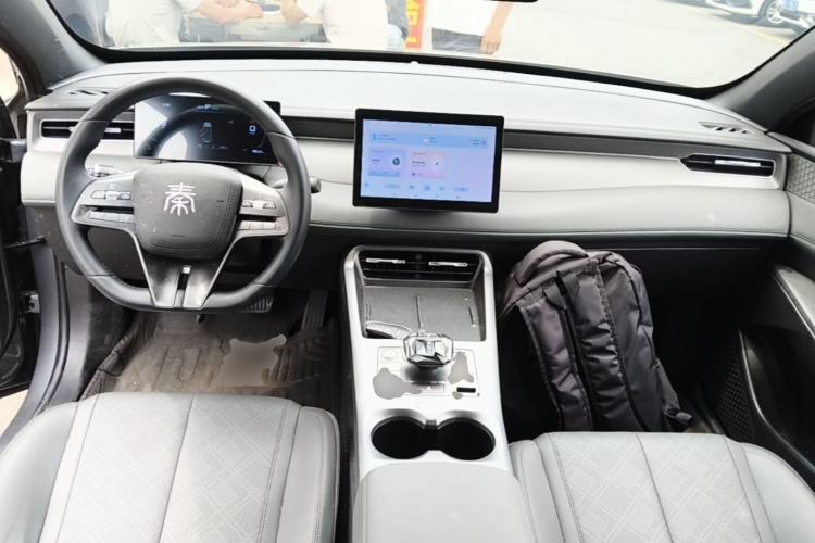Used BYD Qin PLUS 2025 DM-i Smart Drive 55KM Leading Model Center Console