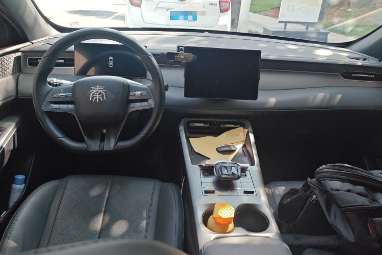 Used BYD Qin PLUS 2025 DM-i Smart Drive 55KM Leading Model Center Console