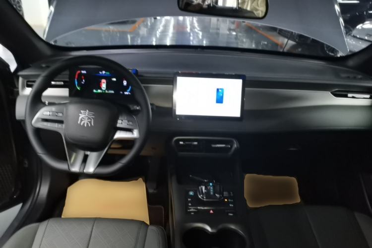 Used BYD Qin PLUS 2025 DM-i Smart Drive 55KM Leading Model Center Console