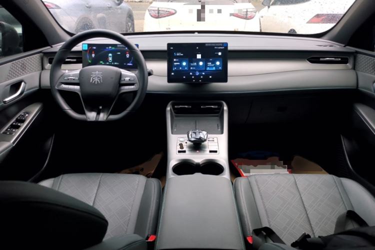 Used BYD Qin PLUS 2025 DM-i Smart Drive 55KM Leading Model Center Console