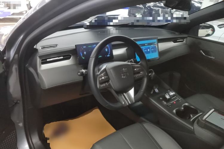 Used BYD Qin PLUS 2025 DM-i Smart Drive 55KM Leading Model Center Console