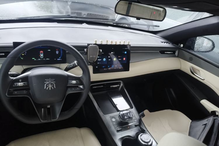 Used BYD Qin PLUS 2025 DM-i Smart Drive 55KM Leading Model Center Console
