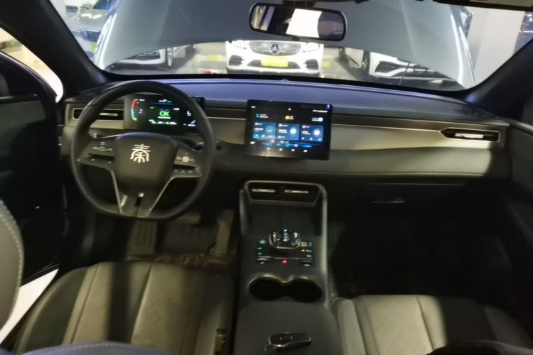 Used BYD Qin PLUS 2025 DM-i Smart Drive 55KM Leading Model Center Console