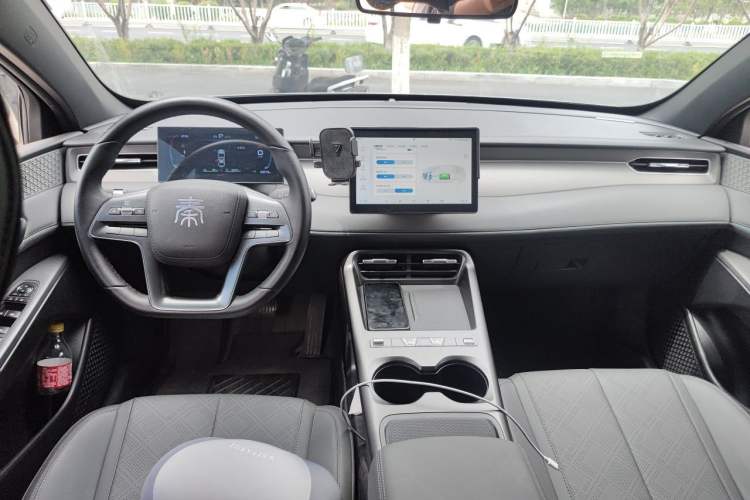 Used BYD Qin PLUS  Center Console