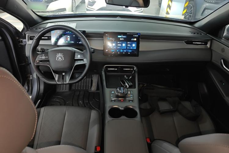 Used BYD Qin PLUS 2025 DM-i Smart Drive 55KM Leading Model Center Console