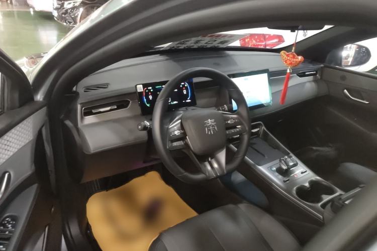 Used BYD Qin PLUS 2025 DM-i Smart Drive 55KM Leading Model Center Console