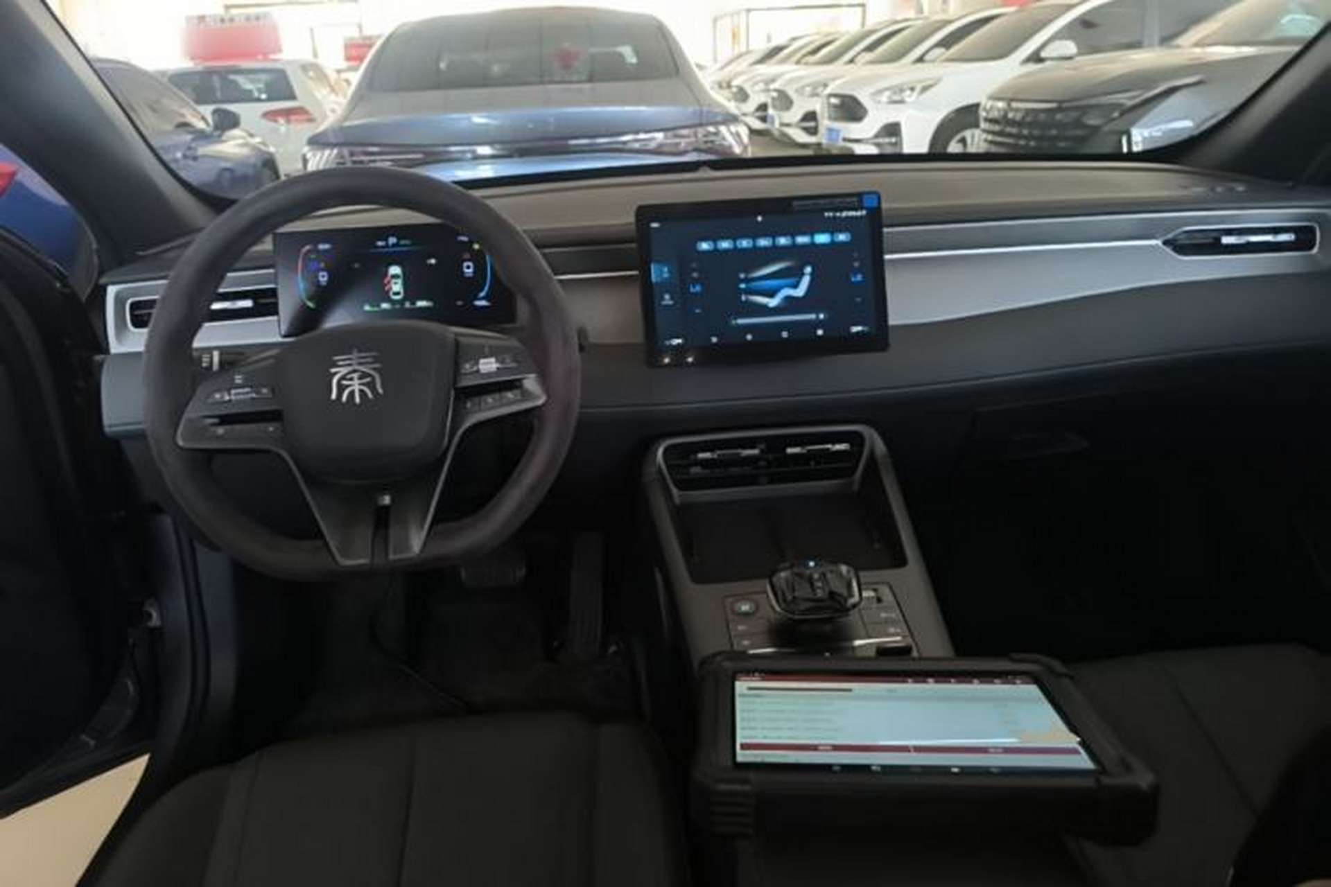 Used BYD Qin PLUS 2025 DM-i Smart Drive 55KM Leading Model Center Console