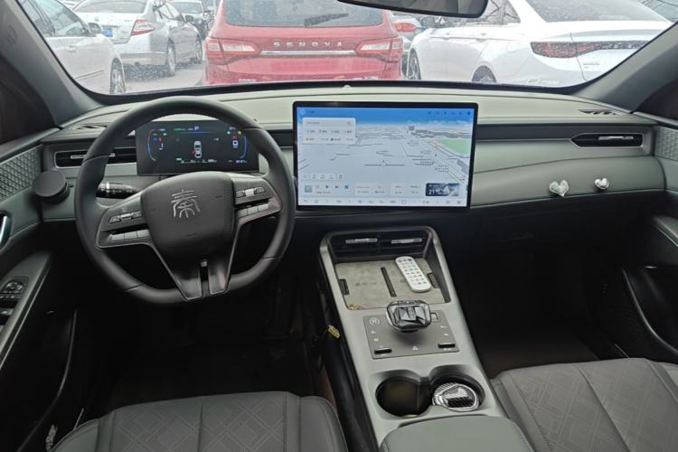 Used BYD Qin PLUS 2025 DM-i Smart Drive 55KM Leading Model Center Console