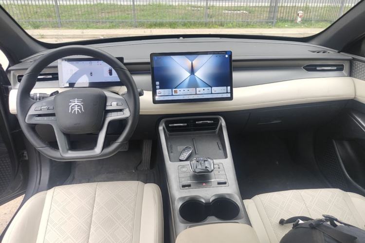 Used BYD Qin PLUS 2025 EV Smart Drive Version 510KM Beyond Model Center Console