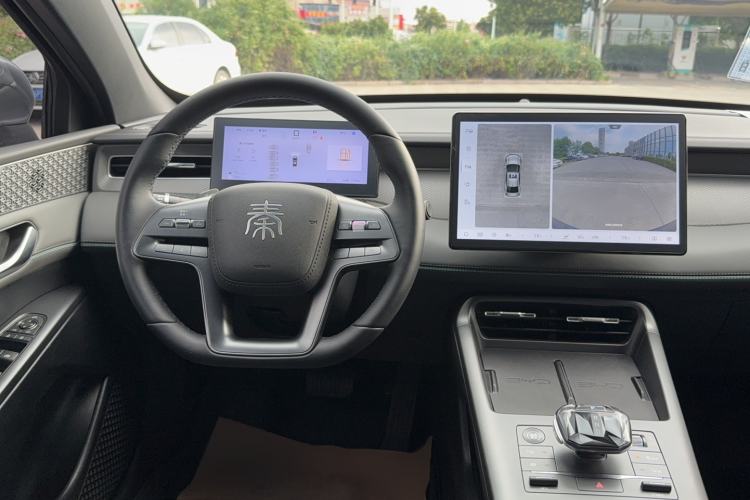 Used BYD Qin PLUS 2025 DM-i Smart Drive 55KM Beyond Model Center Console