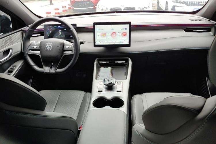 Used BYD Qin PLUS 2025 DM-i Smart Drive 55KM Leading Model Center Console