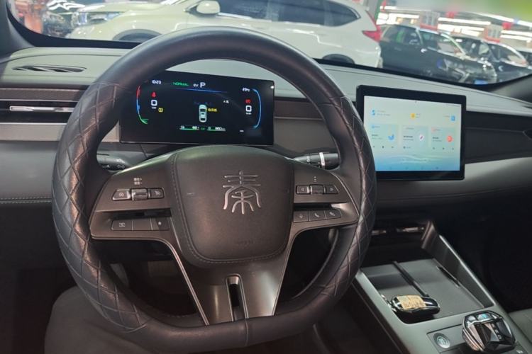 Used BYD Qin PLUS 2025 DM-i Smart Drive 55KM Leading Model Center Console