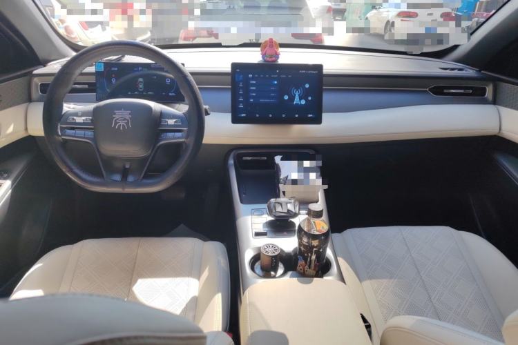 Used BYD Qin PLUS 2025 DM-i Smart Drive 55KM Leading Model Center Console