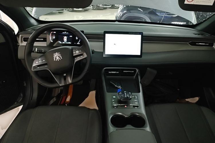 Used BYD Qin PLUS 2025 DM-i Smart Drive 55KM Leading Model Center Console
