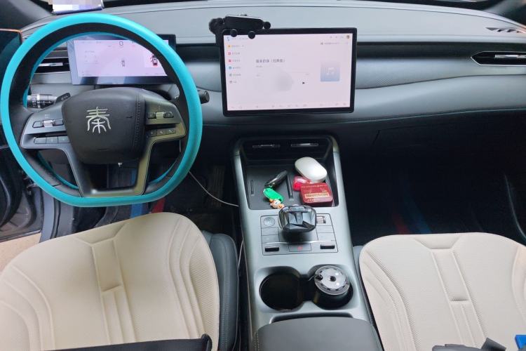 Used BYD Qin PLUS 2025 DM-i Smart Drive 120KM Superior Model Center Console