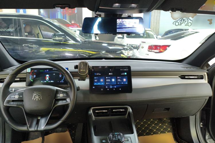 Used BYD Qin PLUS 2025 DM-i Smart Drive 55KM Leading Model Center Console