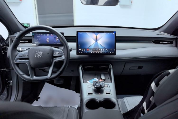 Used BYD Qin PLUS 2025 DM-i Smart Drive 120KM Superior Model Center Console