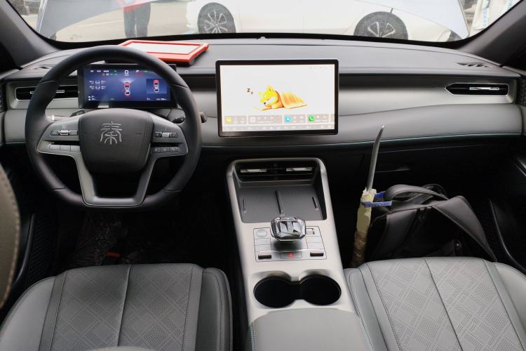 Used BYD Qin PLUS 2025 DM-i Smart Drive 120KM Superior Model Center Console