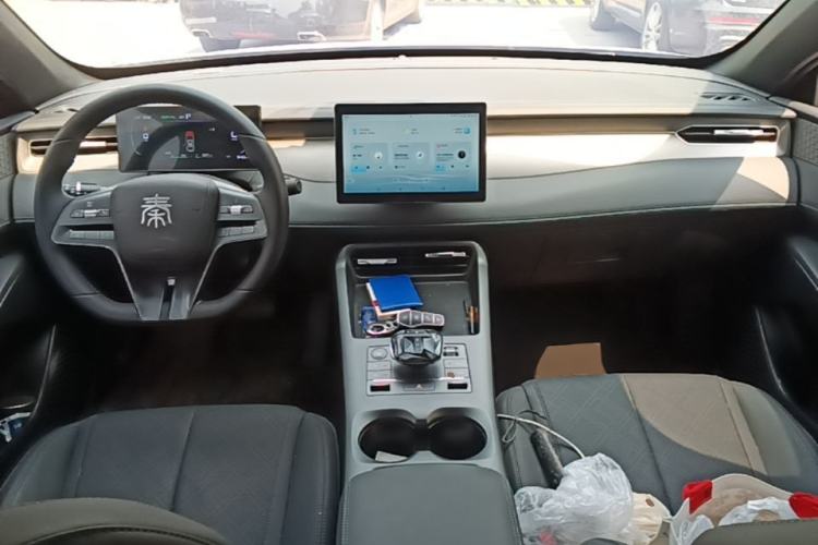 Used BYD Qin PLUS 2025 DM-i Smart Drive 55KM Leading Model Center Console