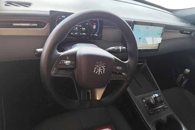 Used BYD Qin PLUS 2025 DM-i Smart Drive 55KM Leading Model Center Console