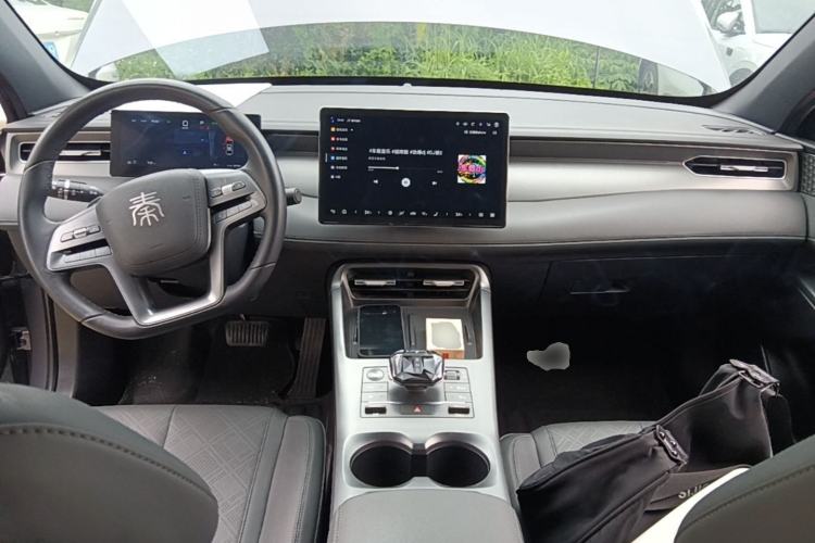 Used BYD Qin PLUS 2025 EV Smart Drive Version 510KM Beyond Model Center Console