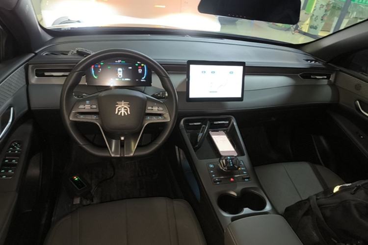 Used BYD Qin PLUS 2025 DM-i Smart Drive 55KM Leading Model Center Console