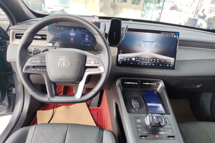 Used BYD Qin PLUS 2025 EV Smart Drive Edition 510KM Leading Model Center Console