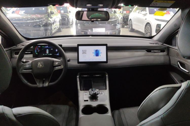 Used BYD Qin PLUS 2025 DM-i Smart Drive 55KM Leading Model Center Console