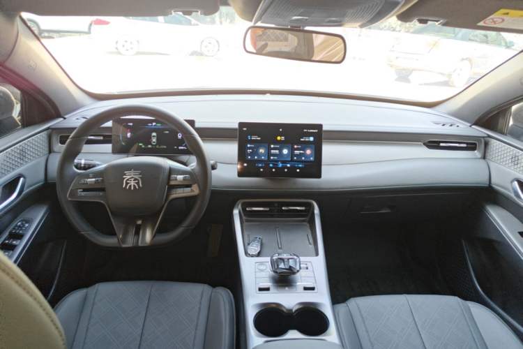 Used BYD Qin PLUS 2025 DM-i Smart Drive 55KM Leading Model Center Console