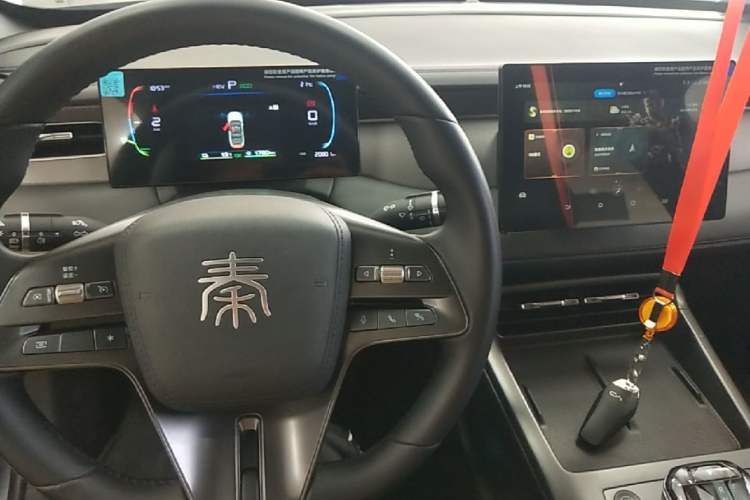 Used BYD Qin PLUS 2025 DM-i Smart Drive 55KM Leading Model Center Console