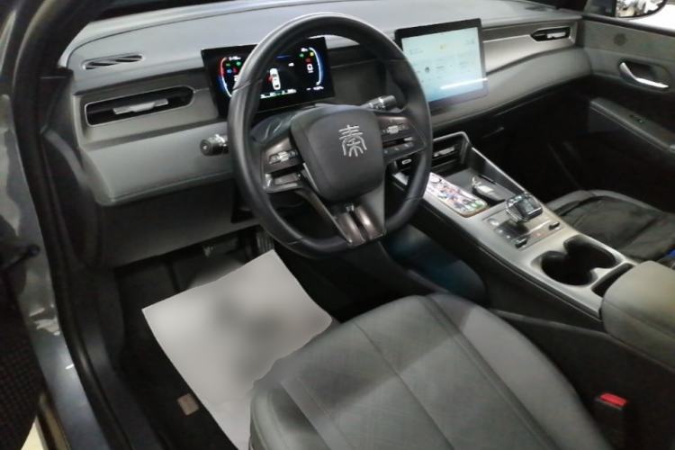 Used BYD Qin PLUS 2025 DM-i Smart Drive 55KM Leading Model Center Console