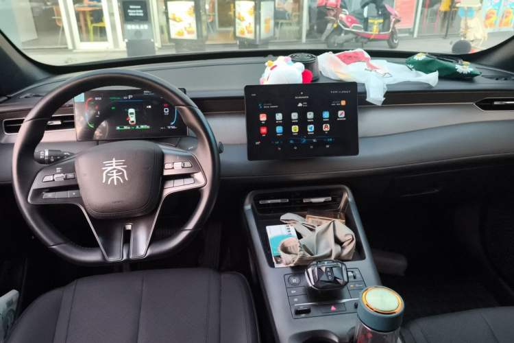 Used BYD Qin PLUS 2025 DM-i Smart Drive 55KM Leading Model Center Console