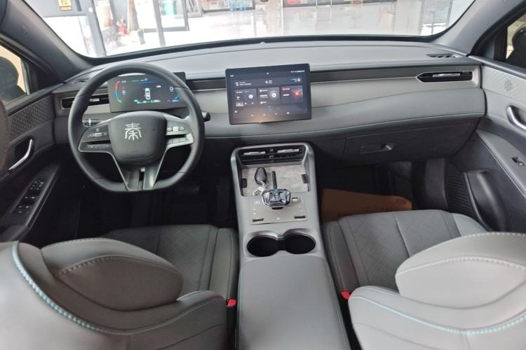 Used BYD Qin PLUS 2025 DM-i Smart Drive 55KM Leading Model Center Console