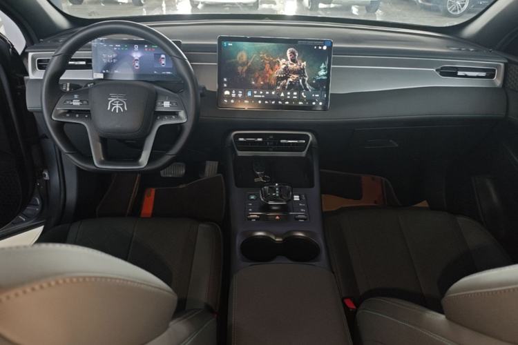 Used BYD Qin PLUS 2025 EV Smart Drive Edition 510KM Leading Model Center Console