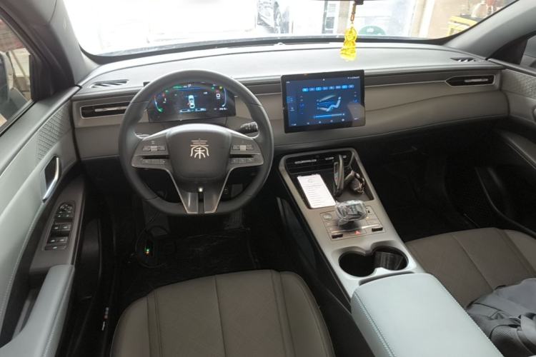 Used BYD Qin PLUS 2025 DM-i Smart Drive 55KM Leading Model Center Console