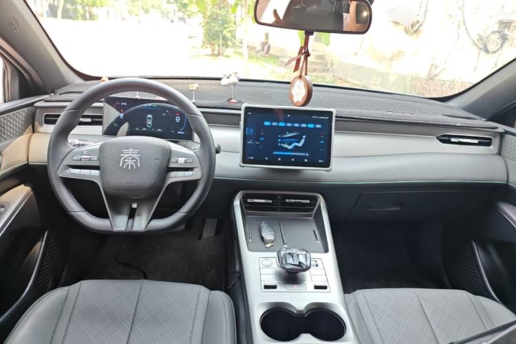Used BYD Qin PLUS 2025 DM-i Smart Drive 55KM Leading Model Center Console