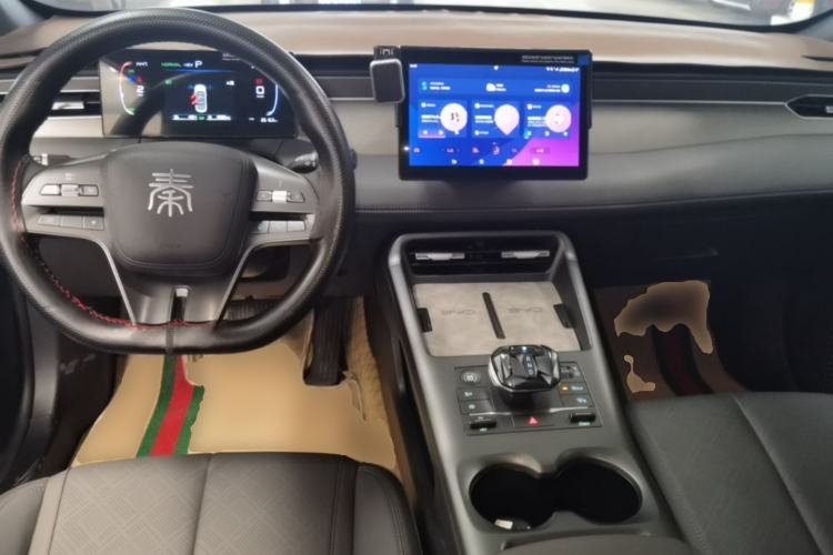 Used BYD Qin PLUS 2025 DM-i Smart Drive 55KM Leading Model Center Console
