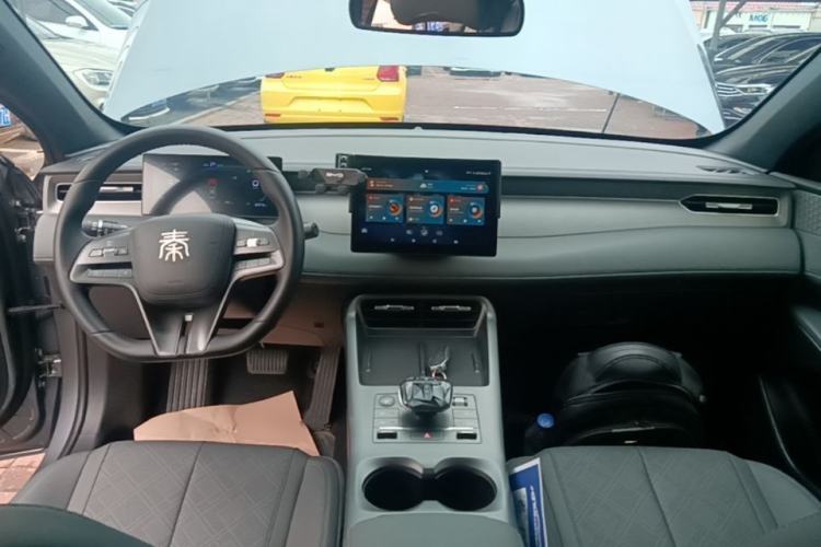 Used BYD Qin PLUS 2025 DM-i Smart Drive 55KM Leading Model Center Console