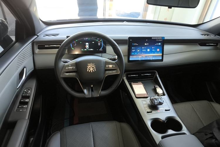 Used BYD Qin PLUS 2025 DM-i Smart Drive 55KM Leading Model Center Console