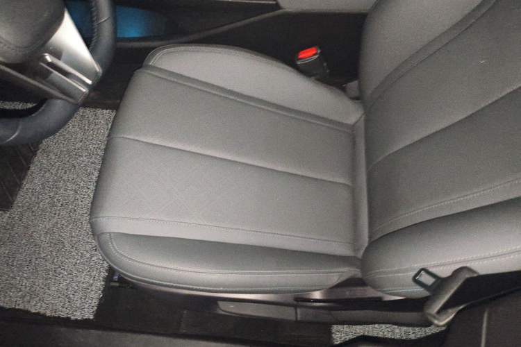 Used BYD Qin PLUS 2025 DM-i Smart Drive 55KM Leading Model Driver Seat